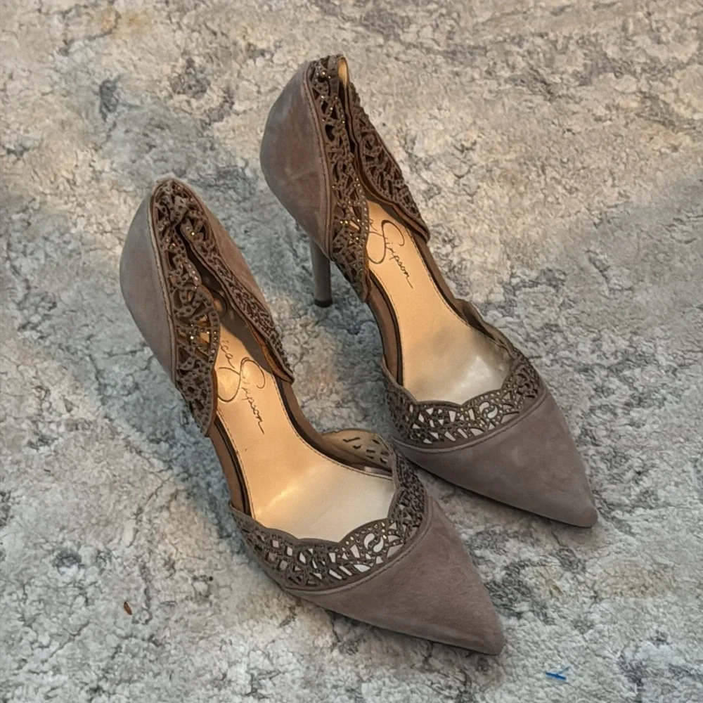 Jessica Simpson‎ Teriann tan suede slip on heels pump embellished cut out trim 7